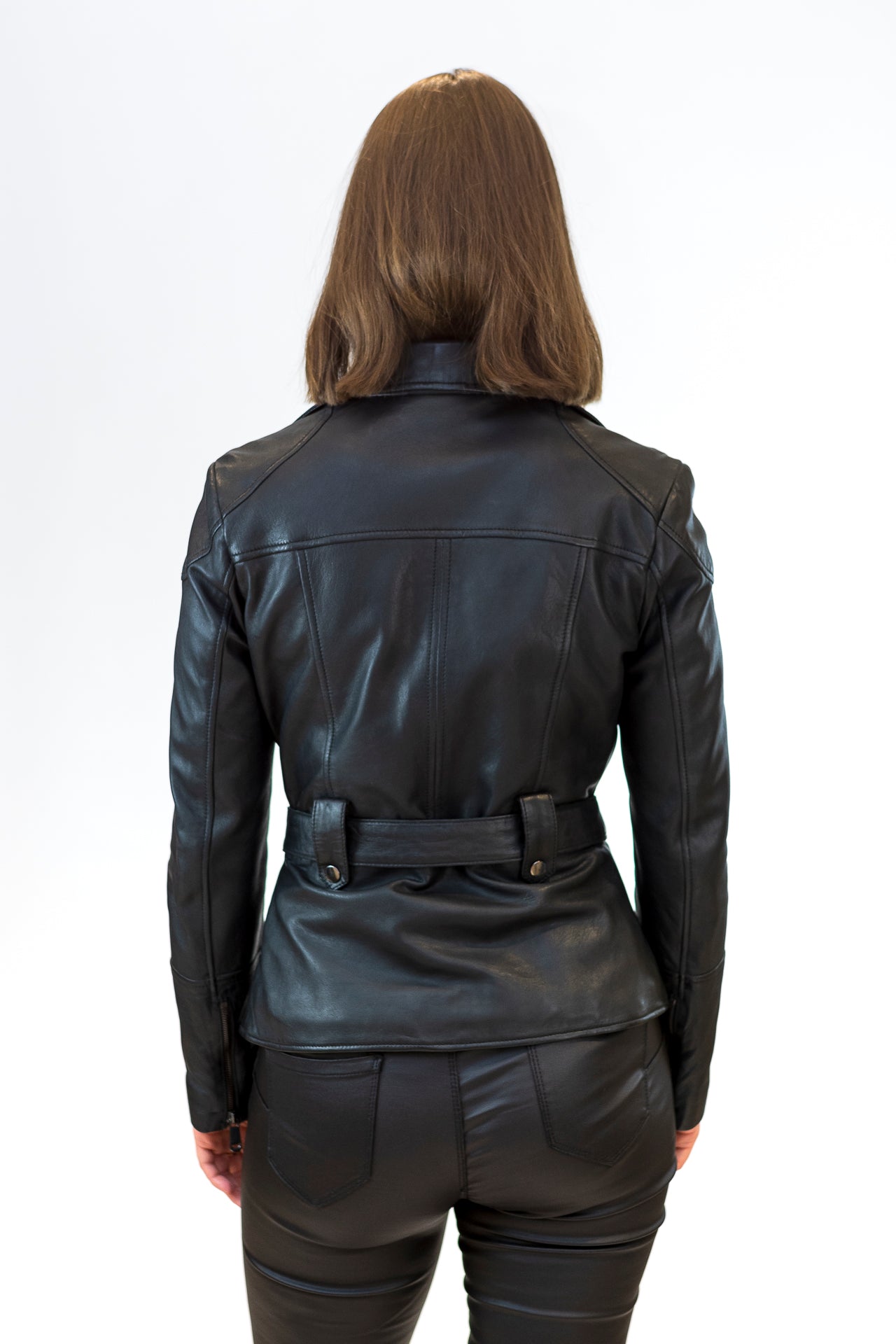 Schwarze Bikerlederjacke für Damen -Rückenansicht- Ledermoden Susanne